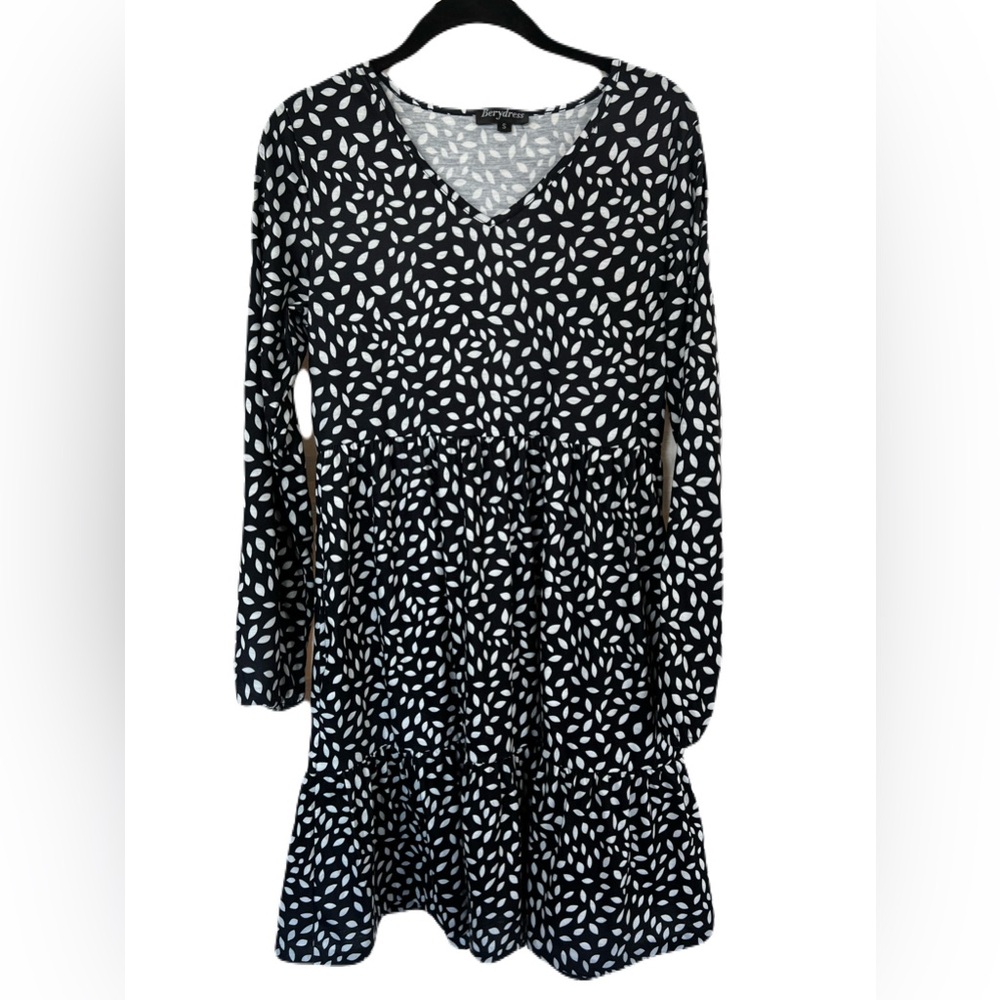 🖤 EUC BERYDRESS Black & White Tiered V-Neck Dress | Size M